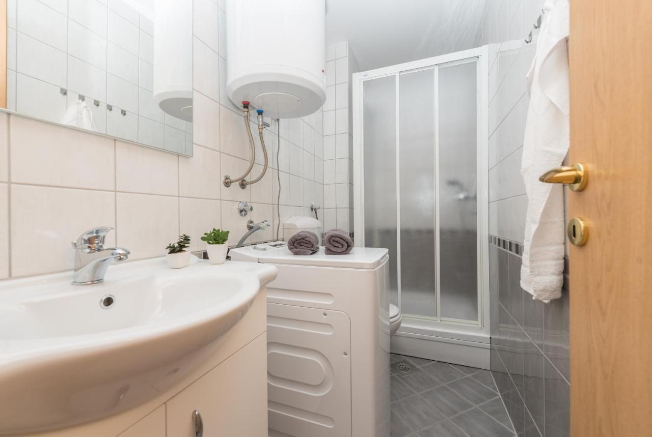 Deluxe 3 Bedroom Apartment With Sea View Башка-Вода Экстерьер фото