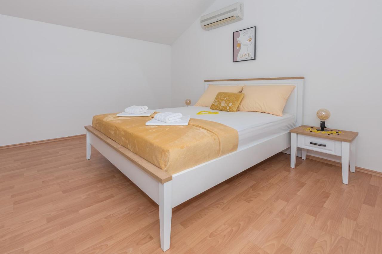 Deluxe 3 Bedroom Apartment With Sea View Башка-Вода Экстерьер фото