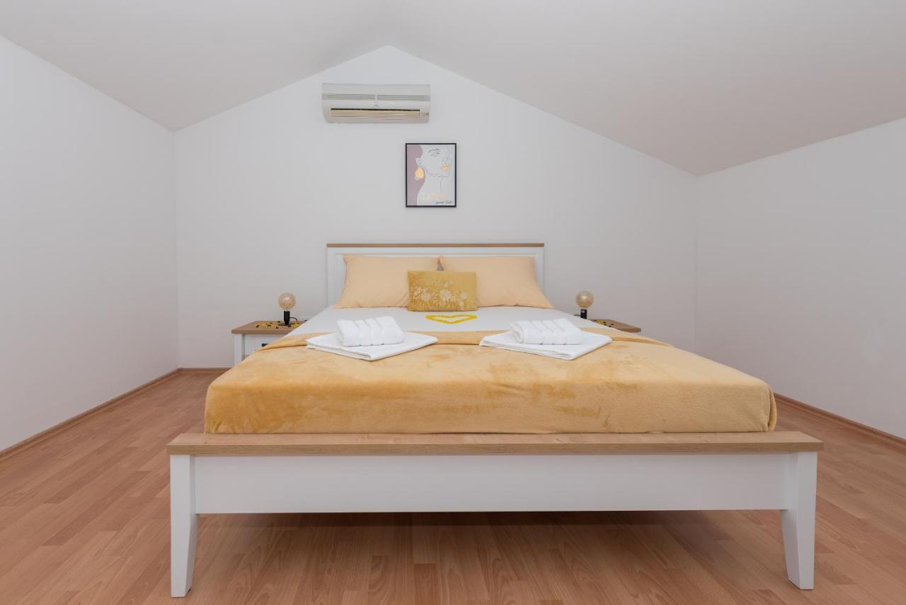 Deluxe 3 Bedroom Apartment With Sea View Башка-Вода Экстерьер фото